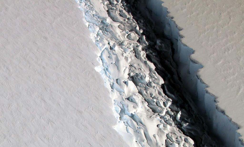 Tehlike Geliyor 1 Trilyon Ton Ağırlığında Buz Dağı Koptu!